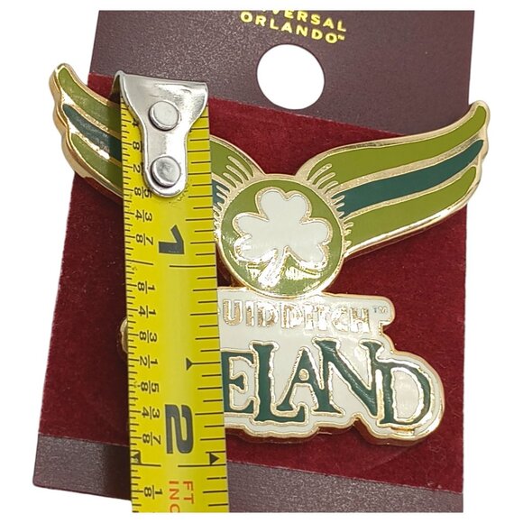 Retired Wizarding World Of Harry Potter Ireland Quidditch Team Pin Badge 2" - Picture 4 of 4